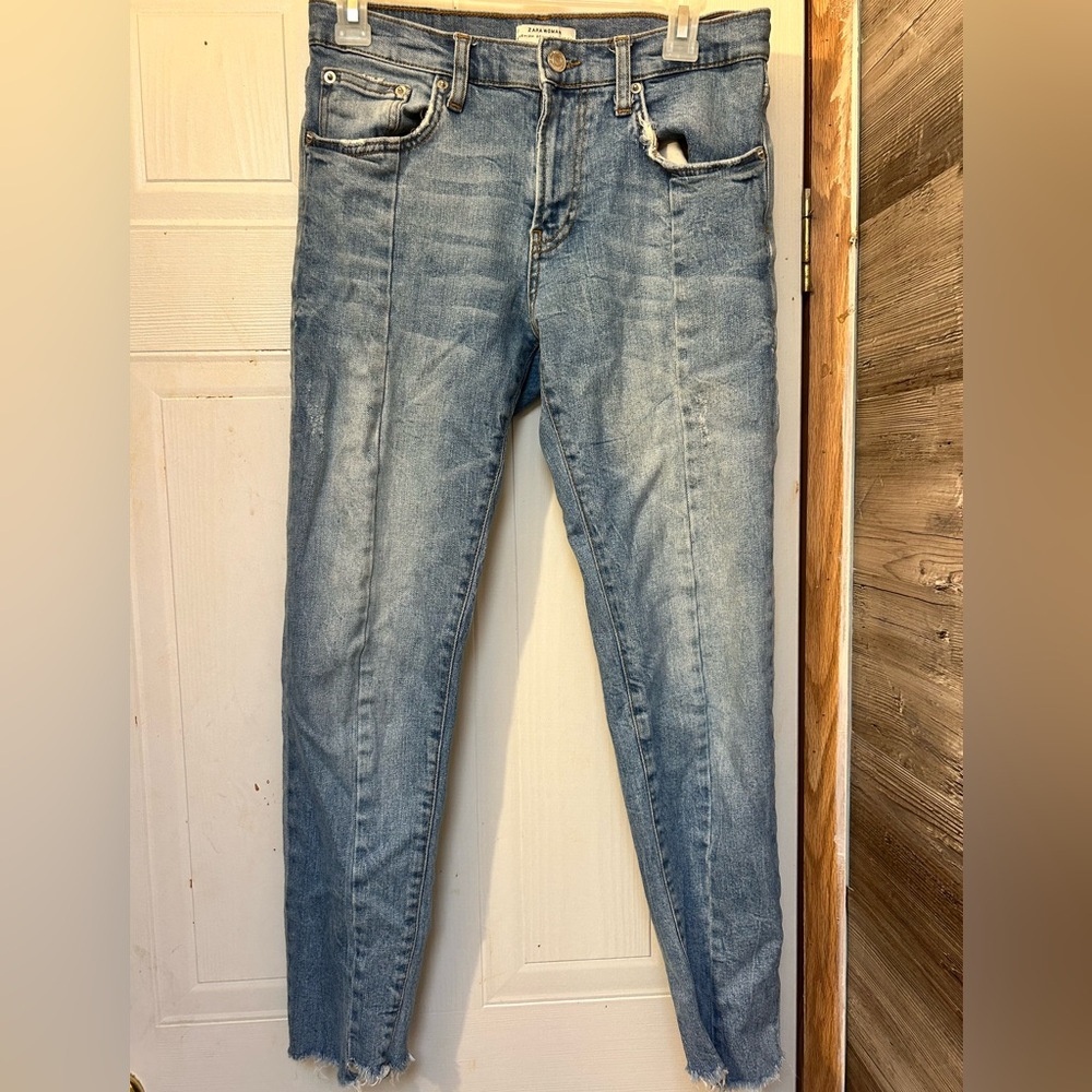 Mid-Rise Zara Woman Collection: EUR 36, USA 4, Mex, 26. Fits like size 2.